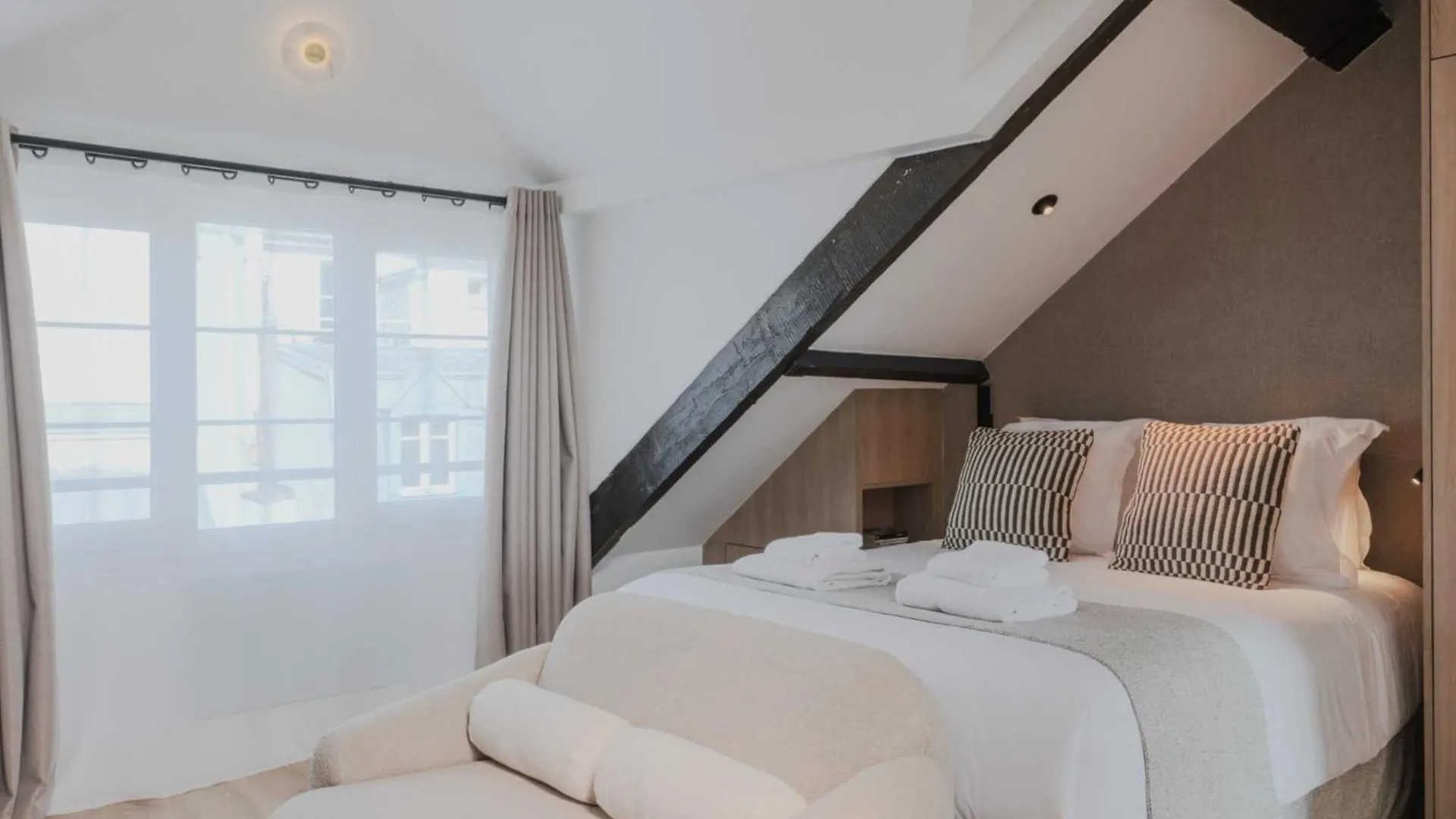 Charming And Intimate - 2br-3p - Louvre